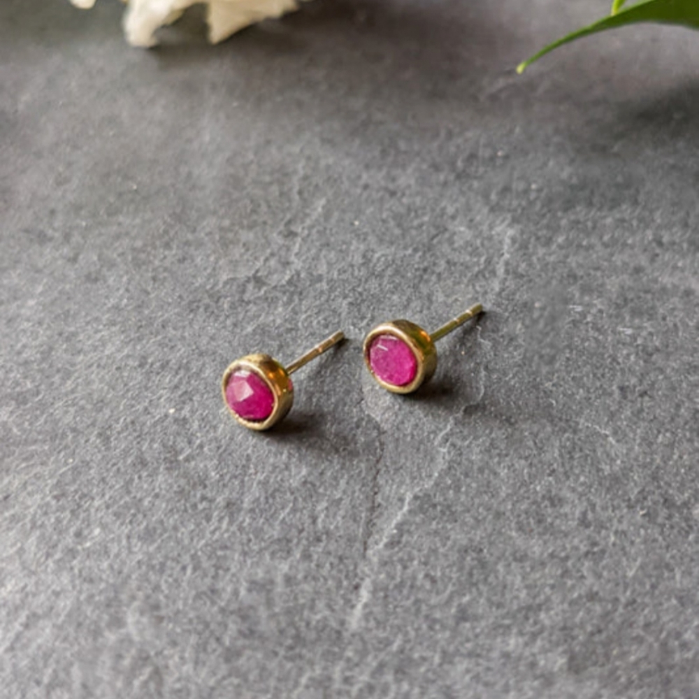 NWT Baizaar Dainty Ruby Stud Earrings - Picture 4 of 4